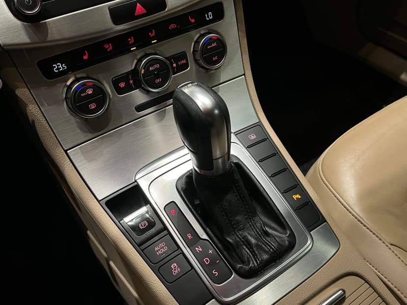 volkswagen-passat-2012-1214-21