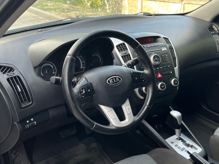 kia-ceed-2010-52-18