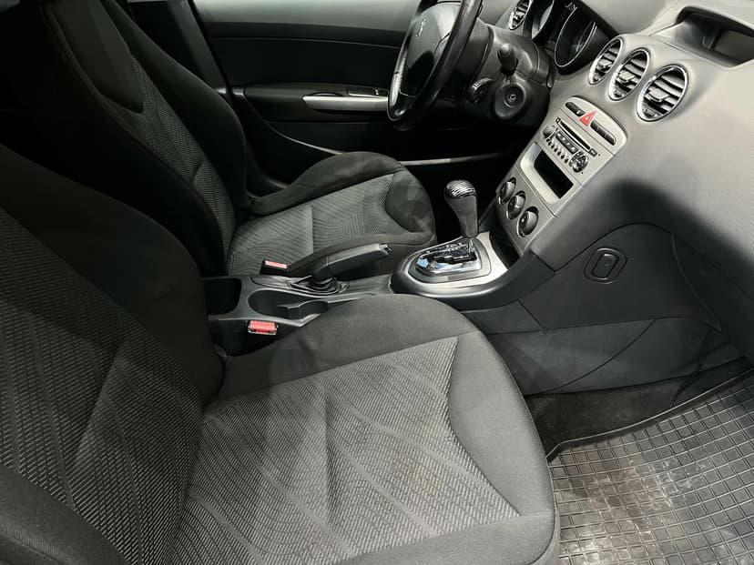 peugeot-308-2010-1132-13