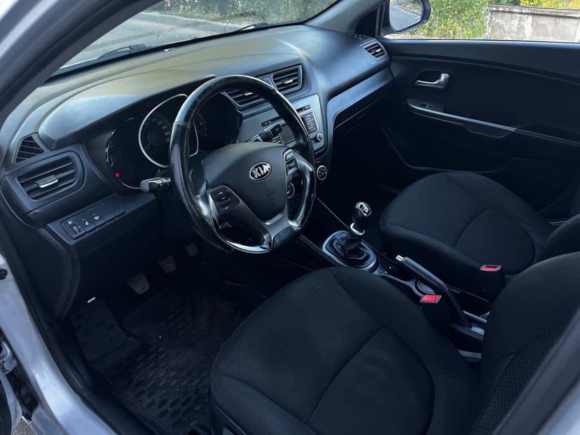 kia-rio-2015-100-16