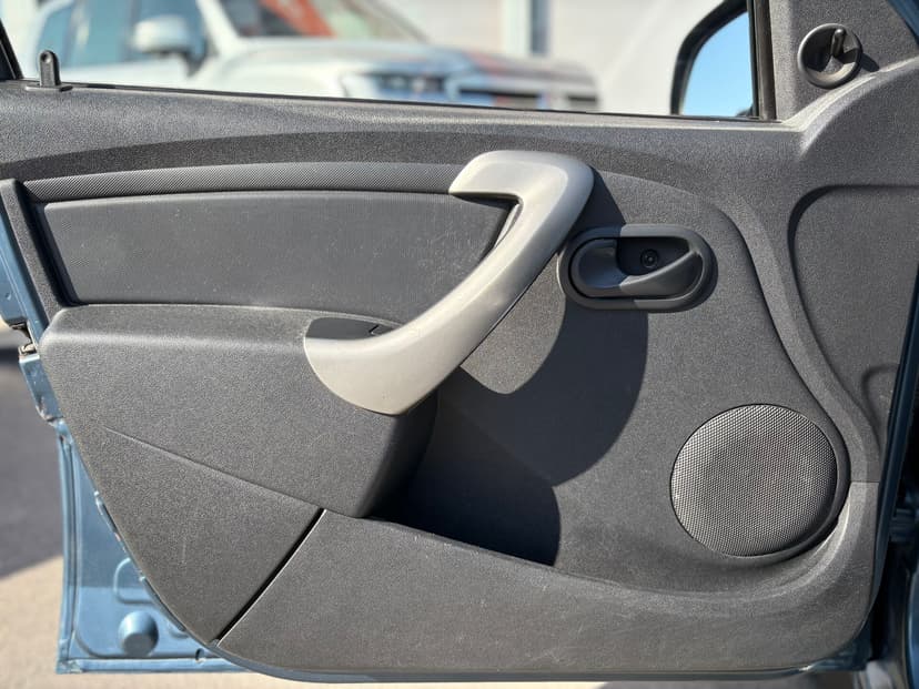 renault-logan-2011-173-20