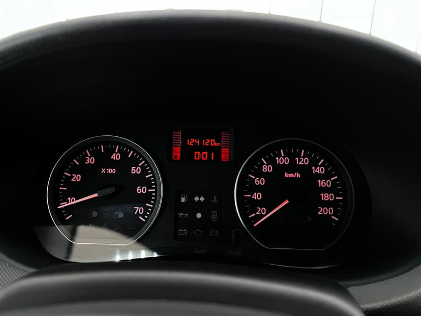 renault-logan-2012-270-13