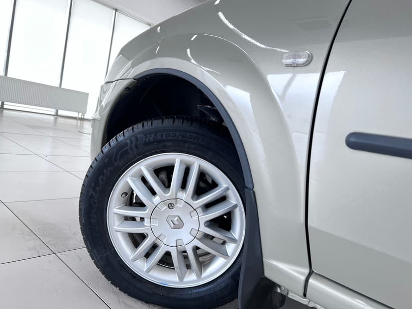 renault-logan-2012-270-9