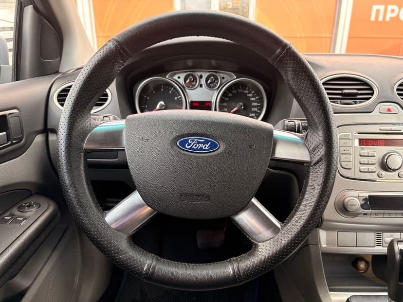 ford-focus-2008-323-11