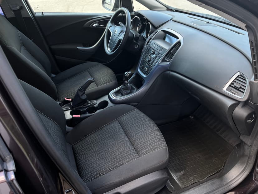 opel-astra-2013-57-24
