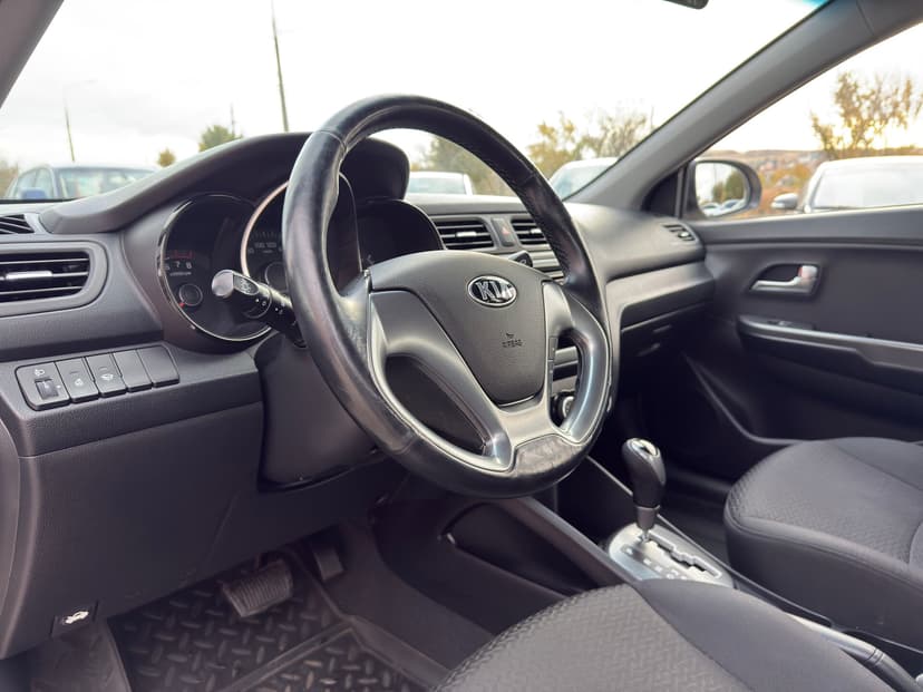 kia-rio-2015-596-19