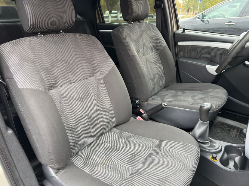 renault-logan-2011-576-21