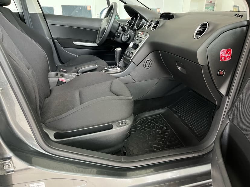 peugeot-308-2011-165-26