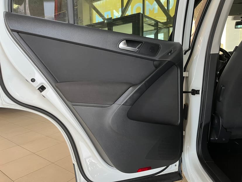 volkswagen-tiguan-2015-197-21