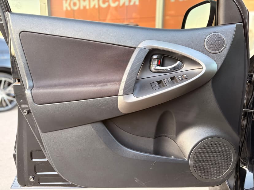 toyota-rav4-2012-333-25