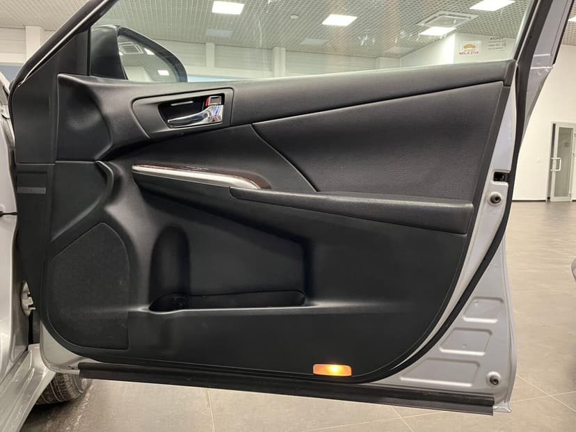 toyota-camry-2017-56-26