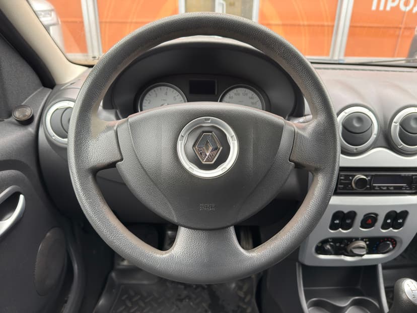 renault-logan-2011-576-11