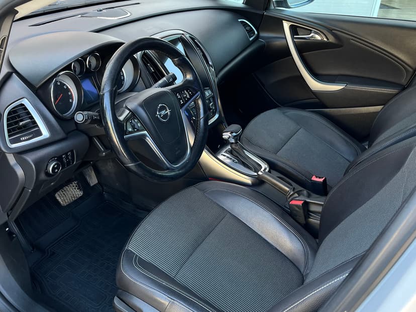 opel-astra-2013-77-21