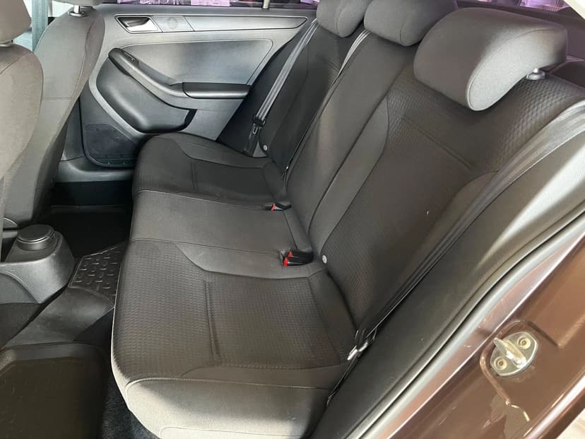 volkswagen-jetta-2015-390-21