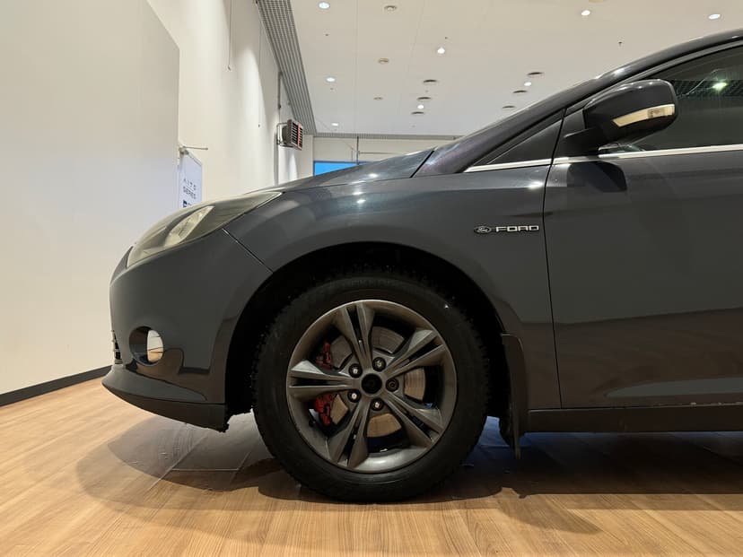 ford-focus-2011-966-10