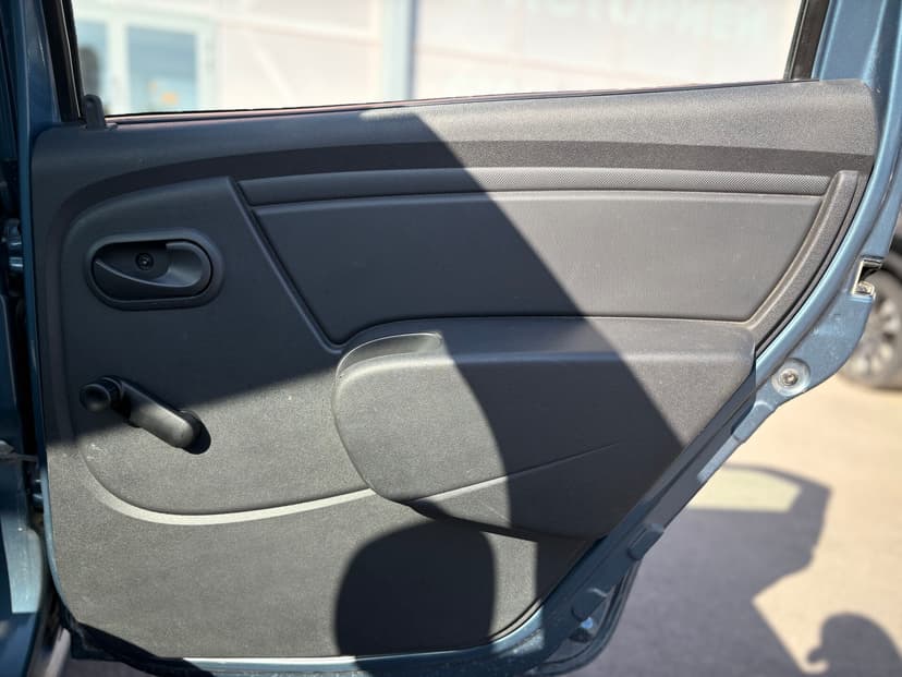 renault-logan-2011-173-25