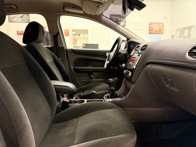 ford-focus-2007-789-21