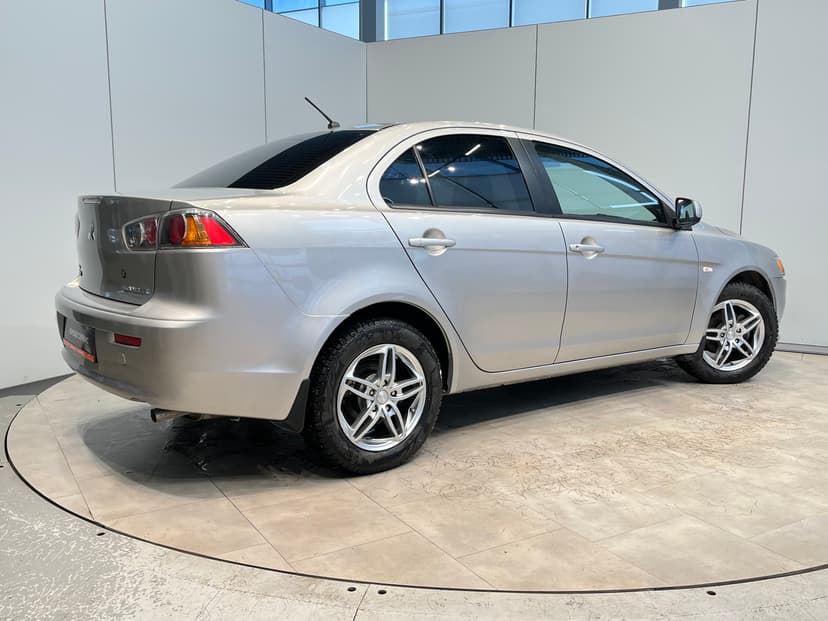 mitsubishi-lancer-2013-1179-5