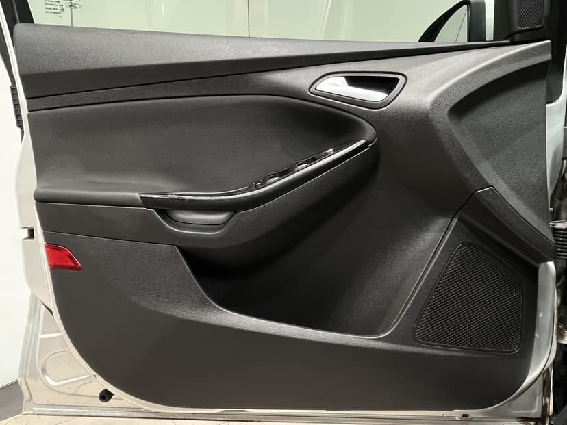 ford-focus-2012-1086-9