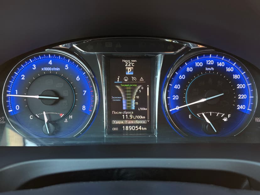 toyota-camry-2015-361-15