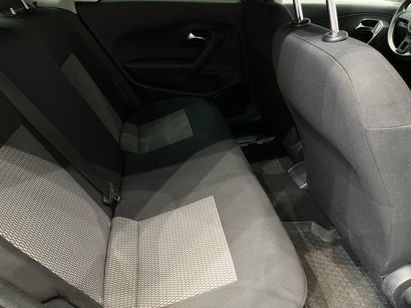 volkswagen-polo-2012-1138-12