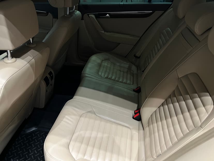 volkswagen-passat-2012-1214-24