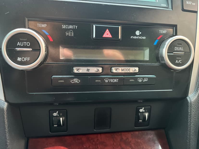 toyota-camry-2014-568-15