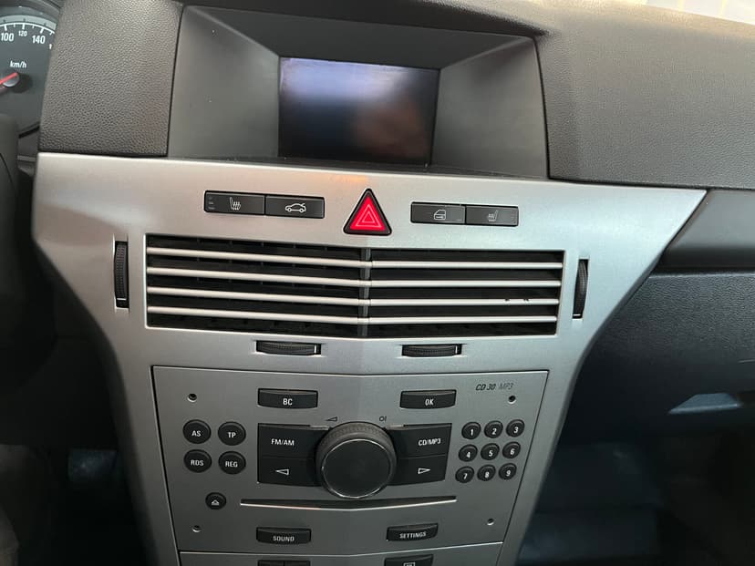 opel-astra-2011-226-12