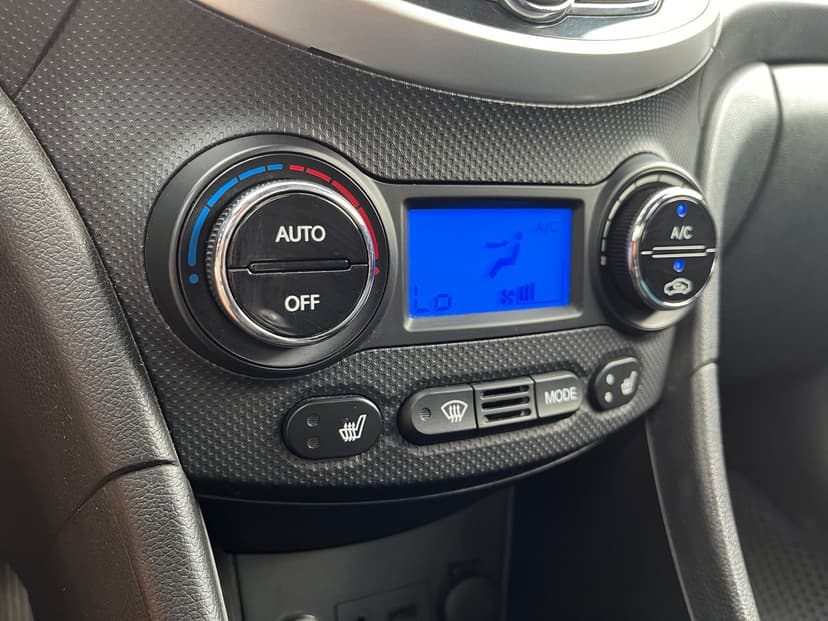 hyundai-solaris-2011-40-13