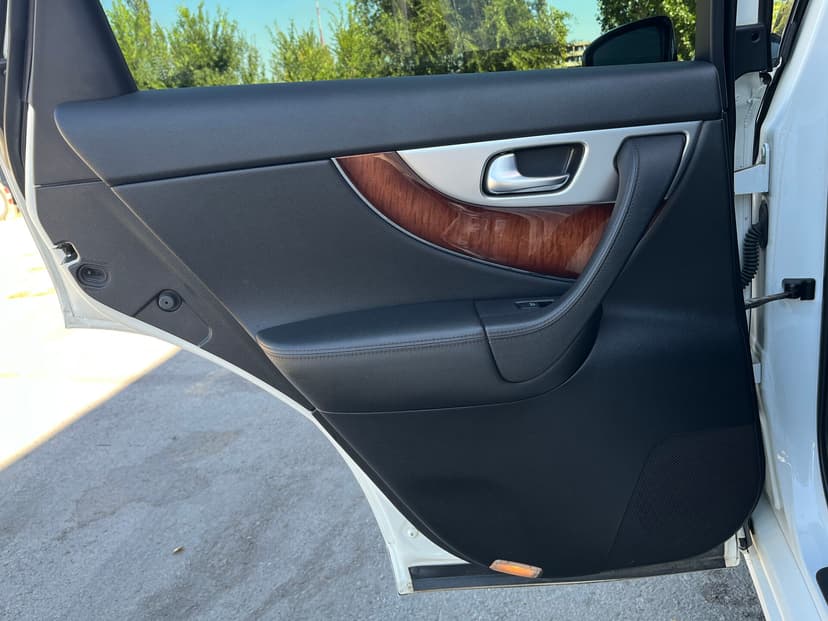 infiniti-fx37-2011-81-22