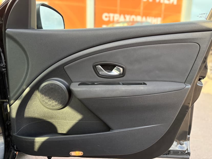 renault-fluence-2010-248-22