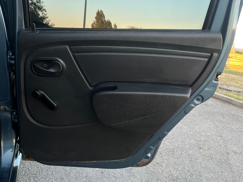 renault-logan-2013-62-15
