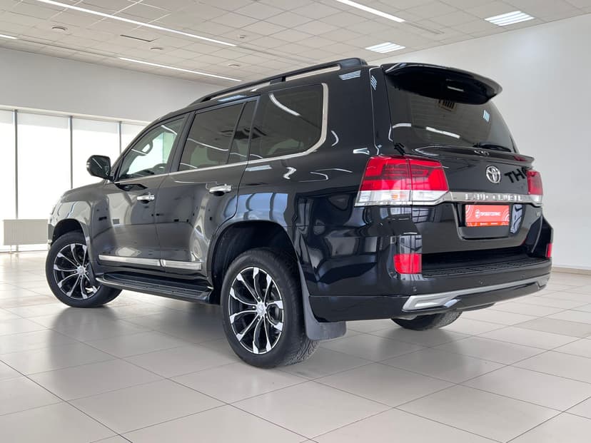 toyota-land cruiser-2015-6-7