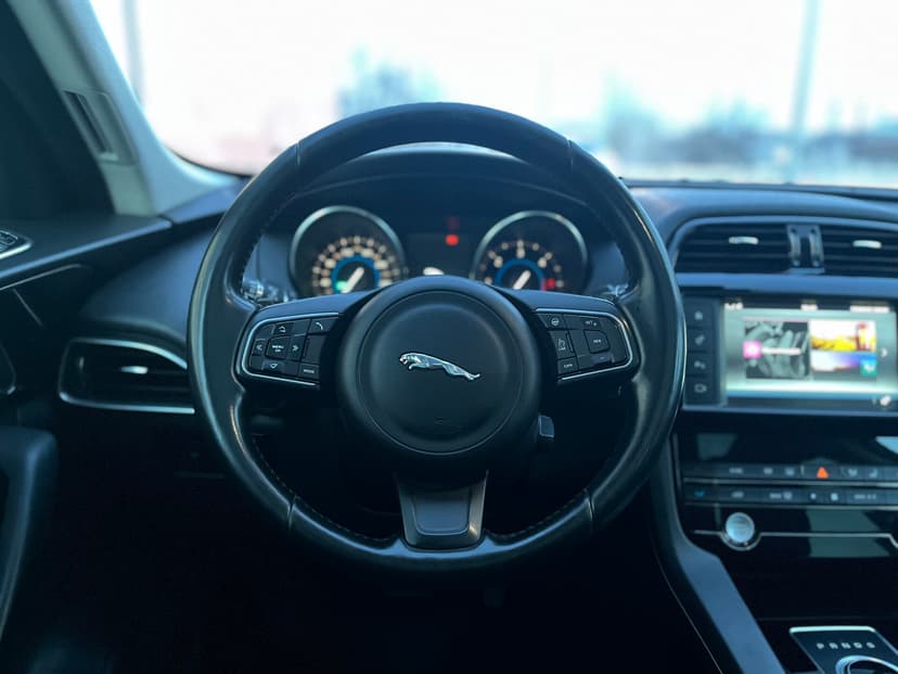 jaguar-f-pace-2016-31-13