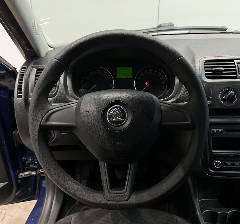 skoda-fabia-2013-1160-17