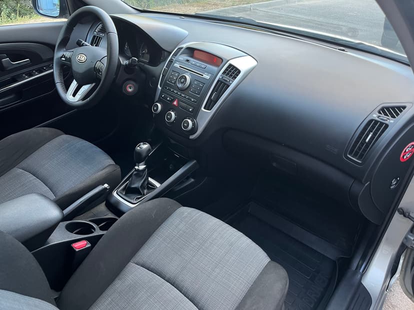 kia-ceed-2012-74-25