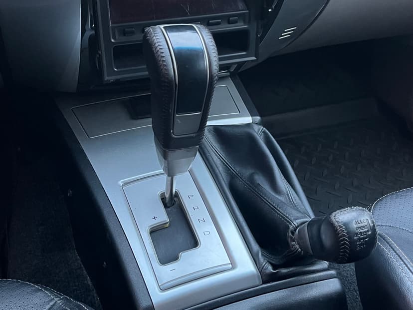 mitsubishi-pajero sport-2011-54-11