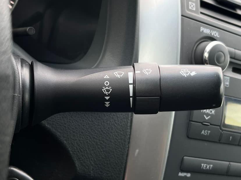 toyota-corolla-2010-42-14