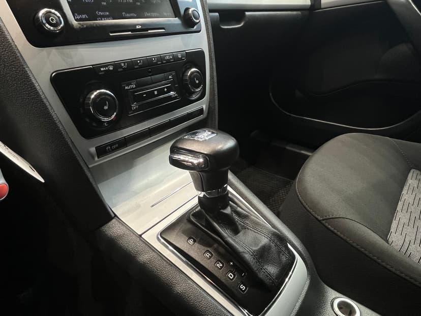 skoda-octavia-2011-1028-16