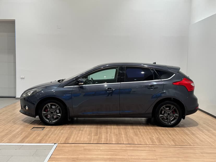 ford-focus-2011-966-7