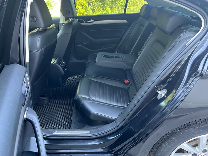 volkswagen-passat-2018-61-24