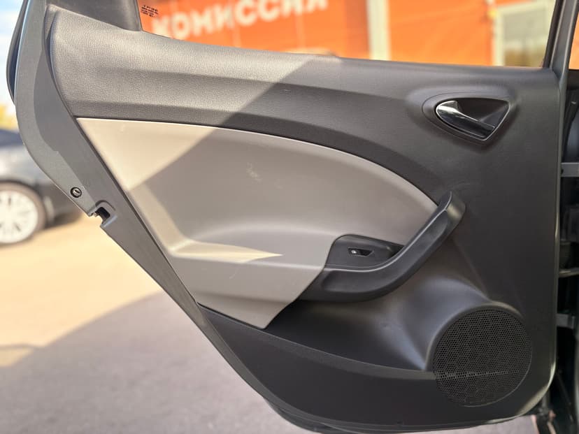 seat-ibiza-2012-367-23