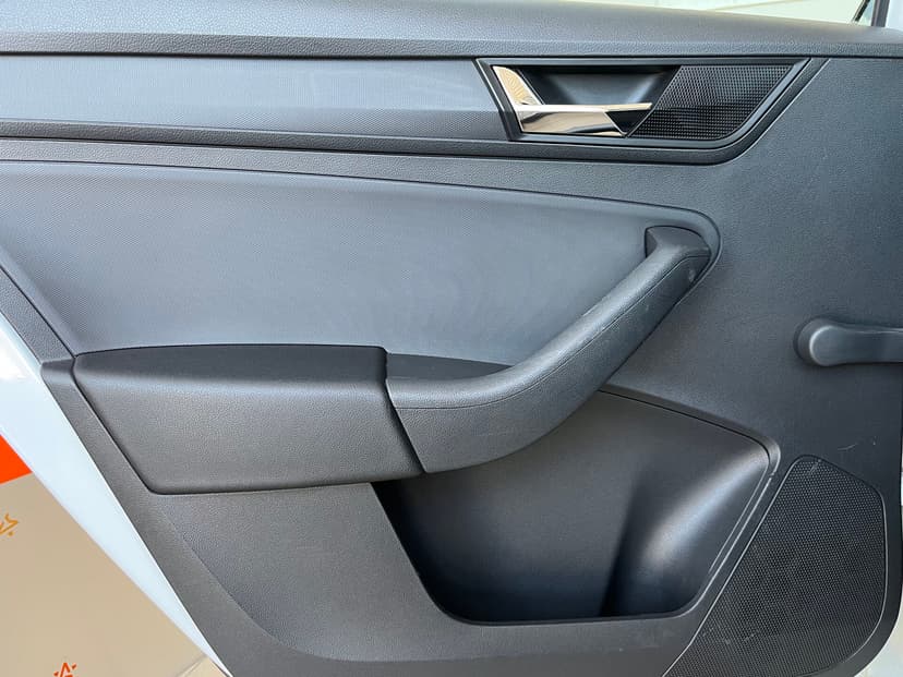 skoda-rapid-2019-232-22