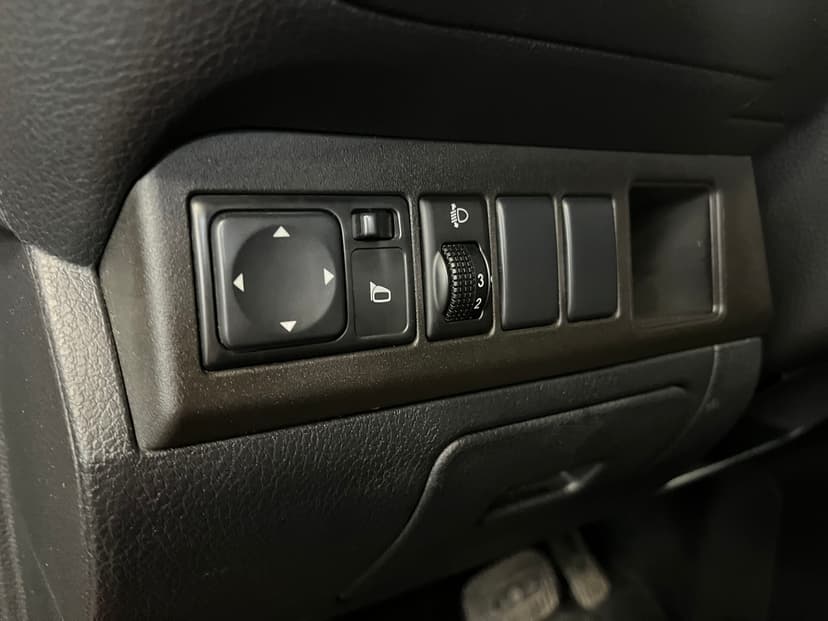 nissan-note-2008-28-9