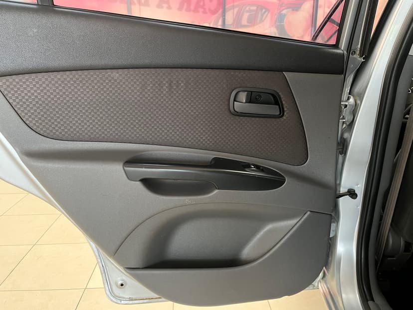 kia-rio-2010-188-21