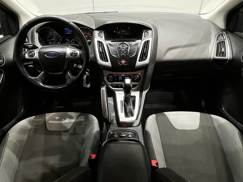 ford-focus-2012-1086-19