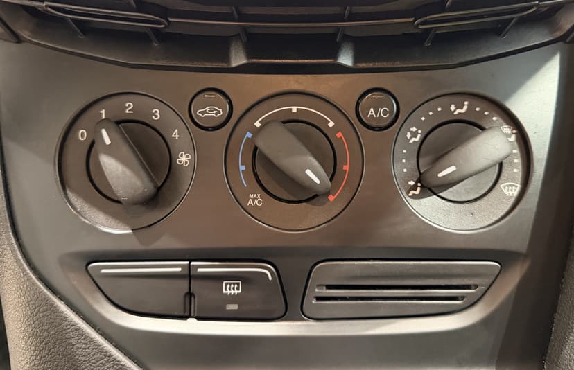 ford-focus-2012-1091-7