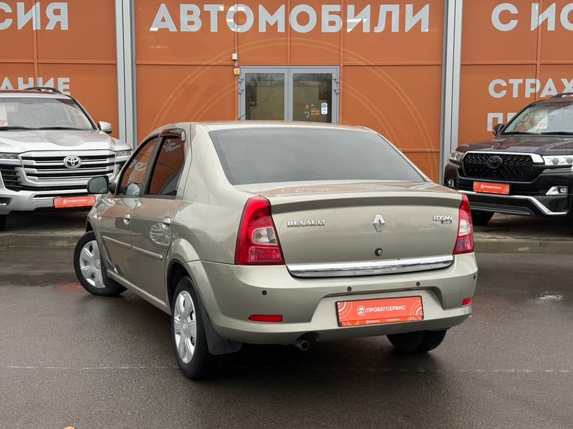 renault-logan-2011-576-6