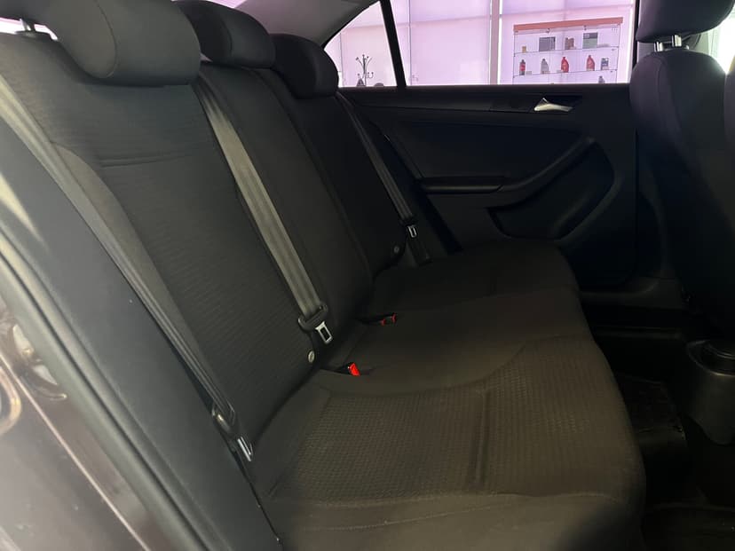 volkswagen-jetta-2015-390-23