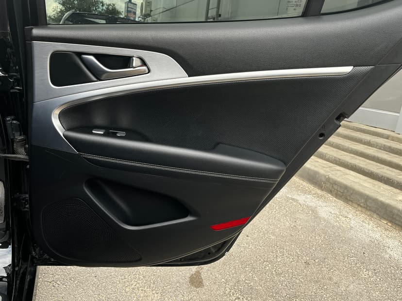 genesis-g70-2018-287-27